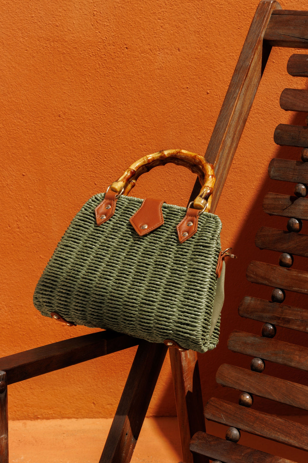 Bolsa de Palha com Alça Bambu - MANU DINIZ BEACHWEAR