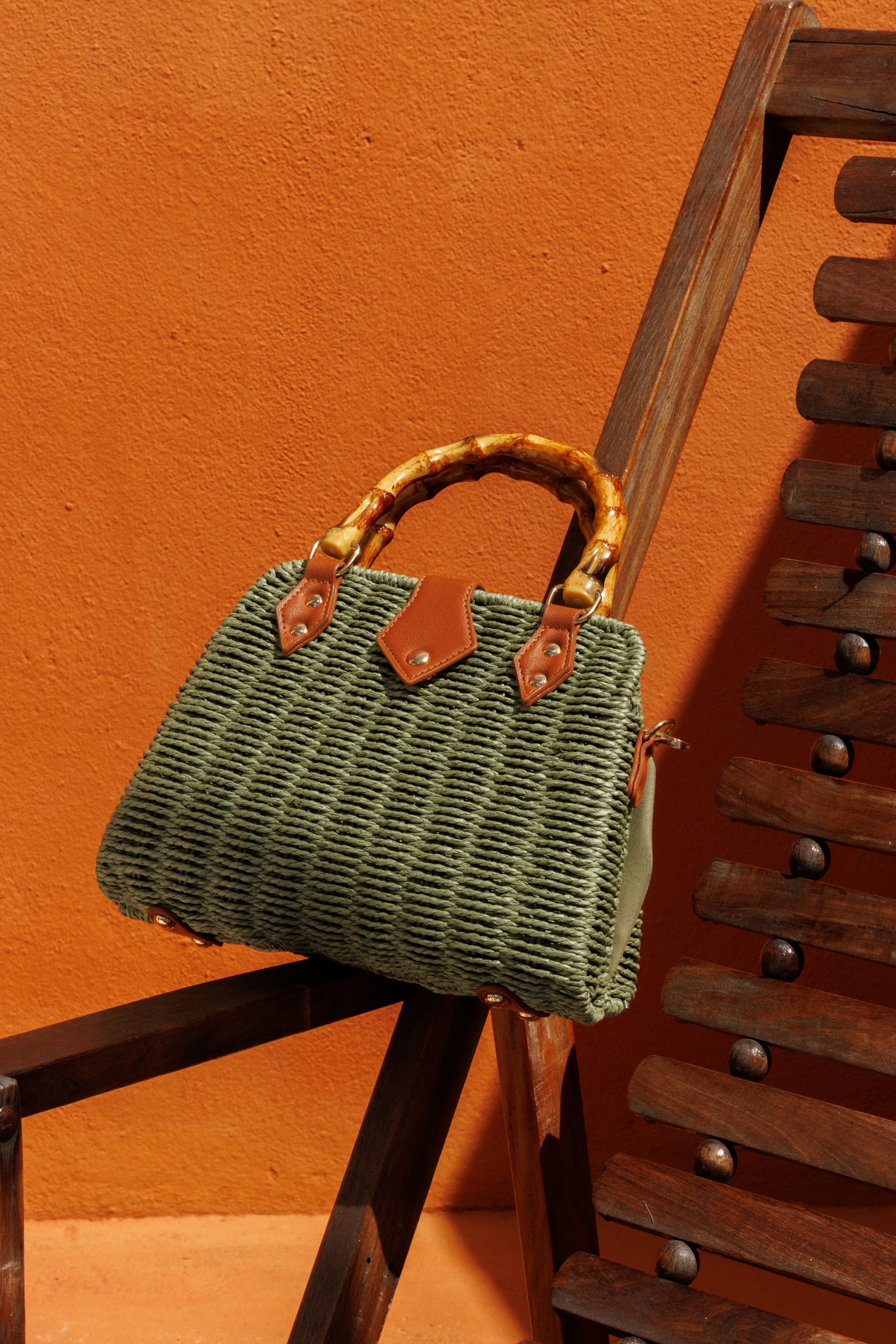 Bolsa de Palha com Alça Bambu - MANU DINIZ BEACHWEAR